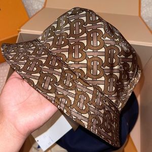 Burberry bucket hat